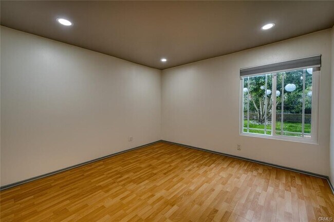 Building Photo - 3018 Oakwood Ln