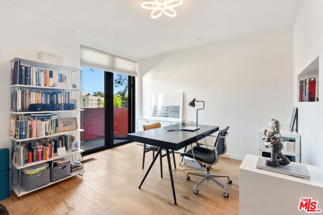 Building Photo - 3248 Descanso Dr