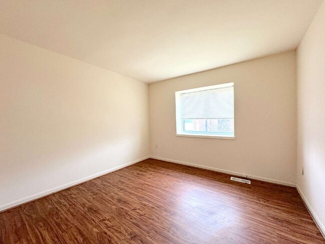 Building Photo - Charming & Modern Annandale Retreat on Conwell Dr