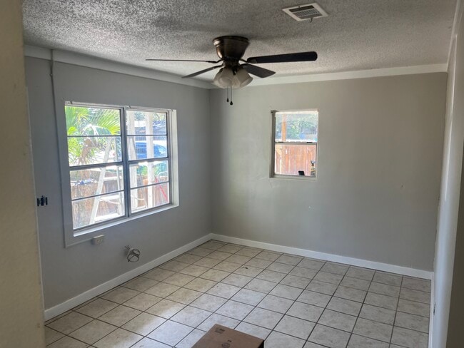 Building Photo - 304 Woodrow St NE