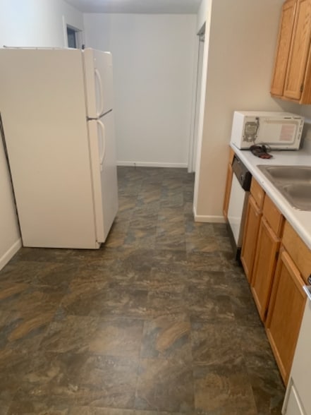 Building Photo - 1240 Southridge Dr