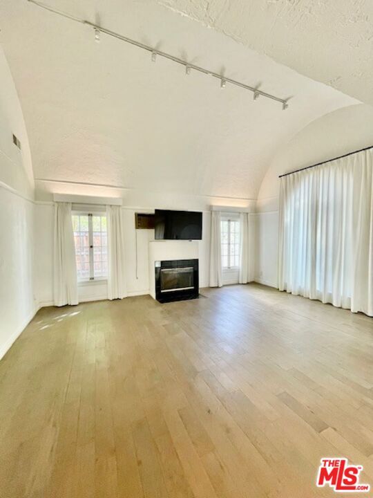 Building Photo - 459 S Holt Ave