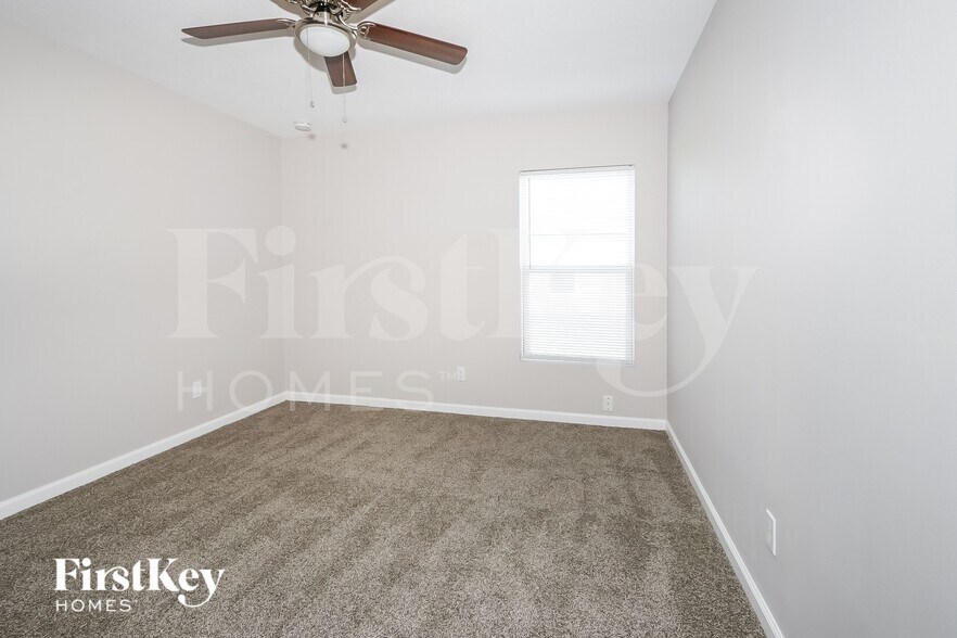 Building Photo - 820 SW Thrift Ave