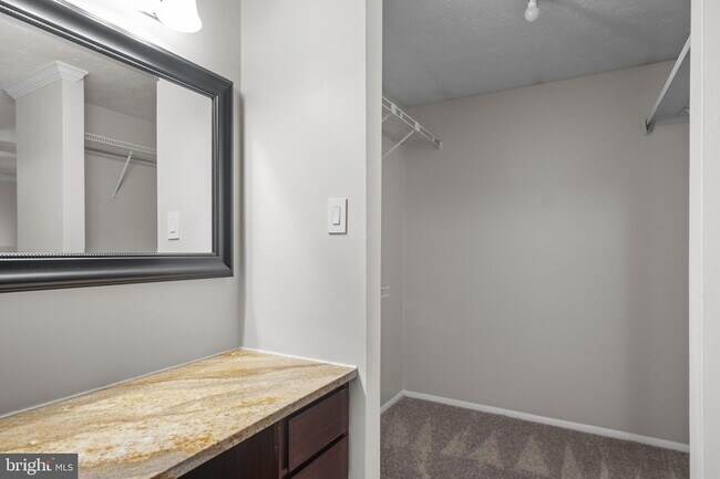 Building Photo - 3390 Longbow Ct