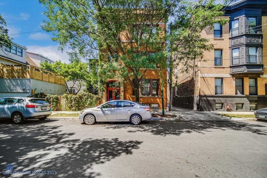 Building Photo - 2774 N Kenmore Ave