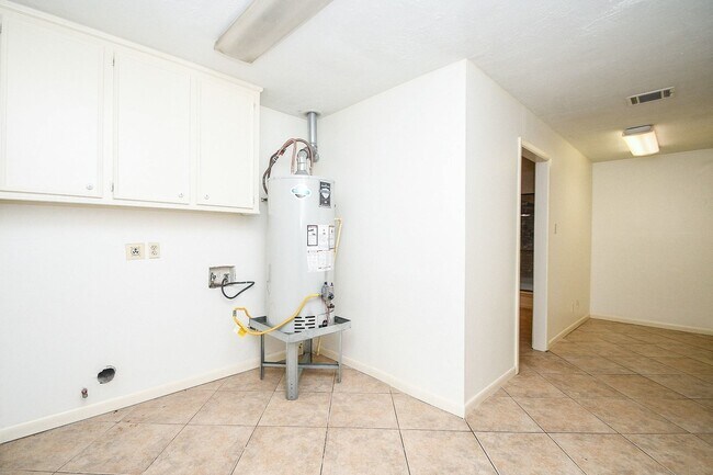 Building Photo - 6702 Spring Leaf Dr