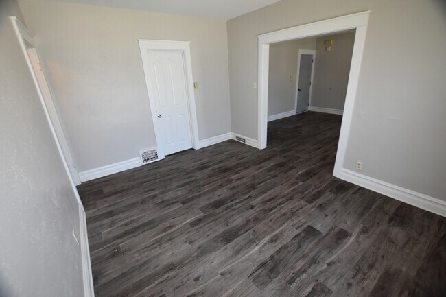 Building Photo - 545 Hammond Ave