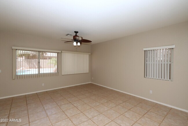 Building Photo - 14168 W Clarendon Ave