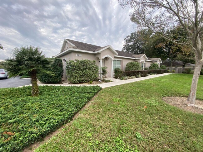 Building Photo - 3300 SW 26th St