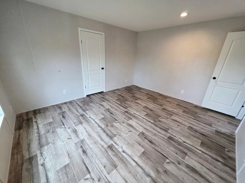 Building Photo - 400 Southside Dr