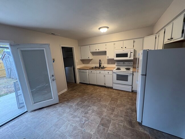 Building Photo - 813 S Grosvenor Ct