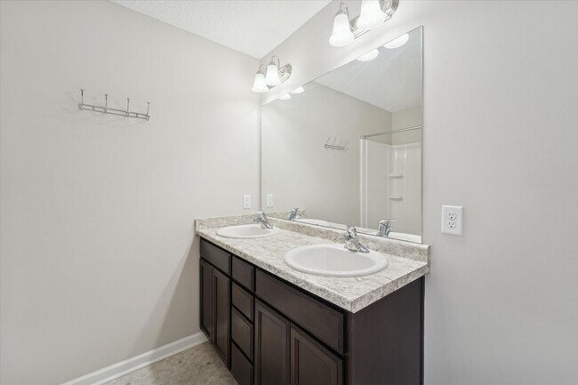 Building Photo - AVAILABLE NOW! (Pet Friendly)