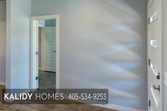 Building Photo - 306 Kirks Holw
