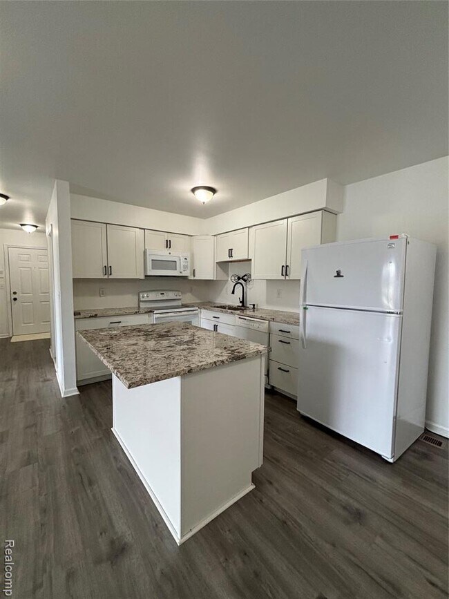 Building Photo - 15222 Ashley Ct