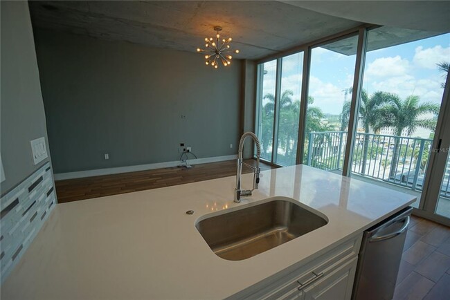 Building Photo - 777 N Ashley Dr