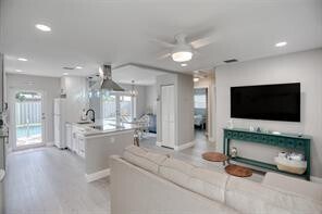 Building Photo - 1437 NE 25th St