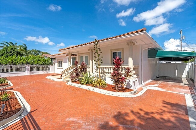 Building Photo - 201 SW 51st Ct