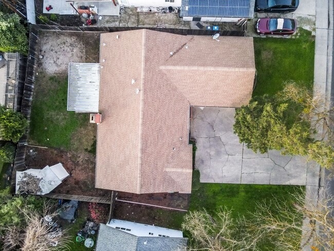 Building Photo - 3 Bedroom 2 Bathroom House For Rent!