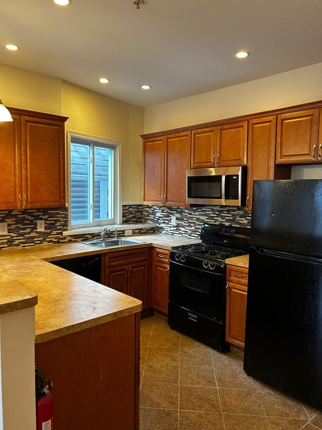 Building Photo - 1326 E Gibson St