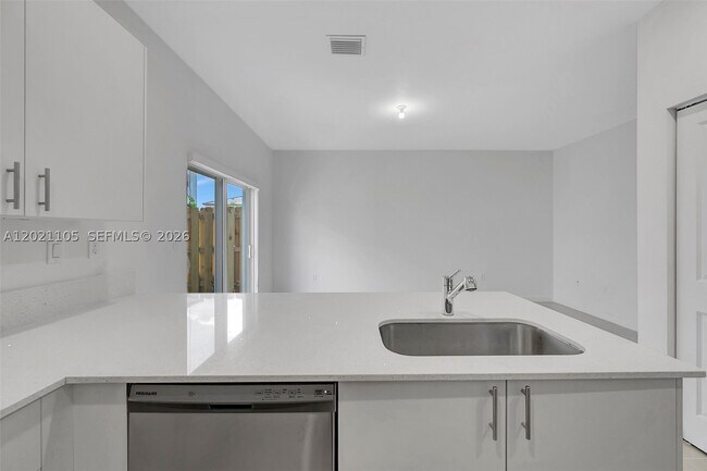 Building Photo - 2854 SE 25th Ave