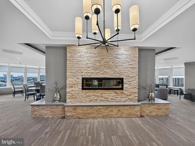 Building Photo - 8220 Crestwood Heights Dr