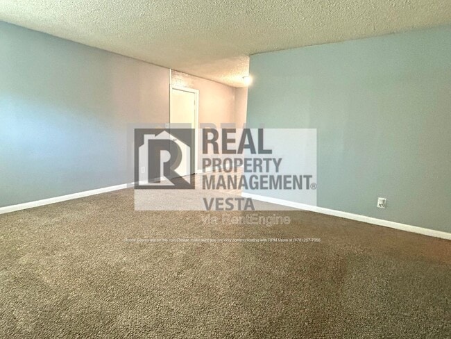 Building Photo - 2403 Groveland Cir N