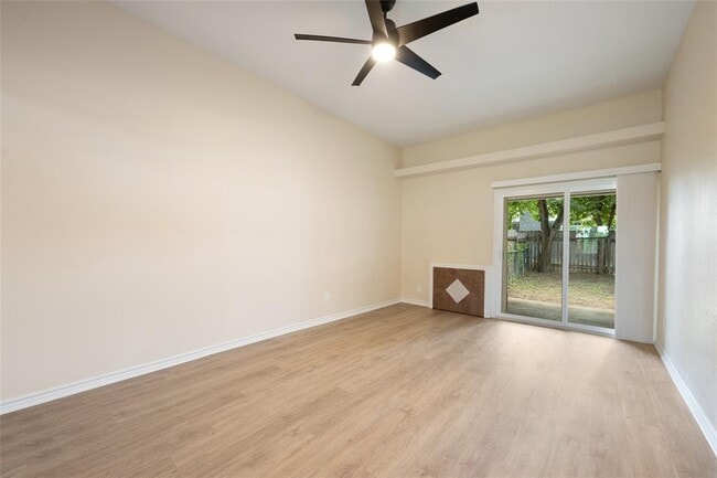 Building Photo - 6903 Woodhue Dr