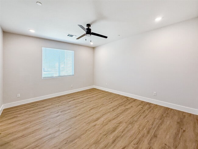 Building Photo - 5601 Mobeetie Lp