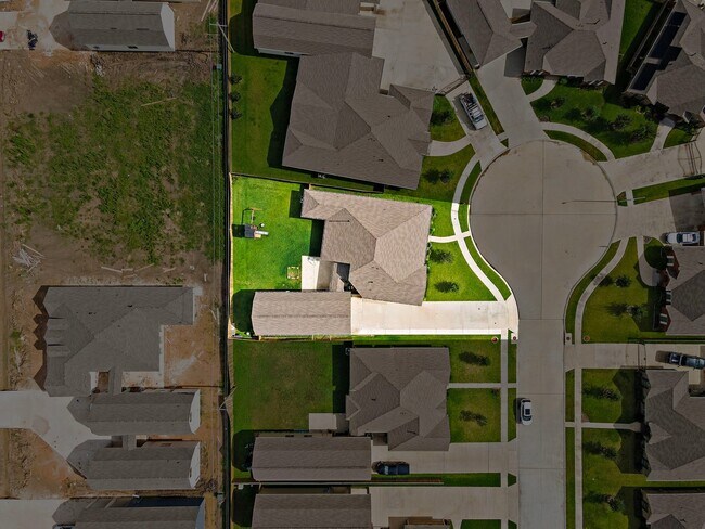 Building Photo - 3304 Patagonia St