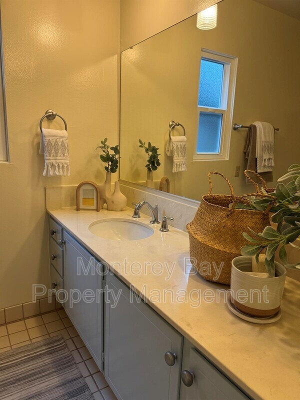 Building Photo - 31 Del Mesa Carmel