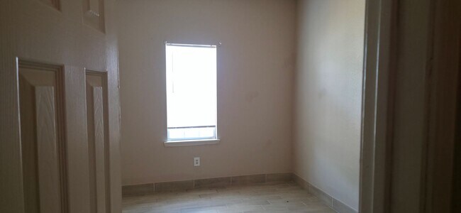 Building Photo - 3419 Sealy Ave