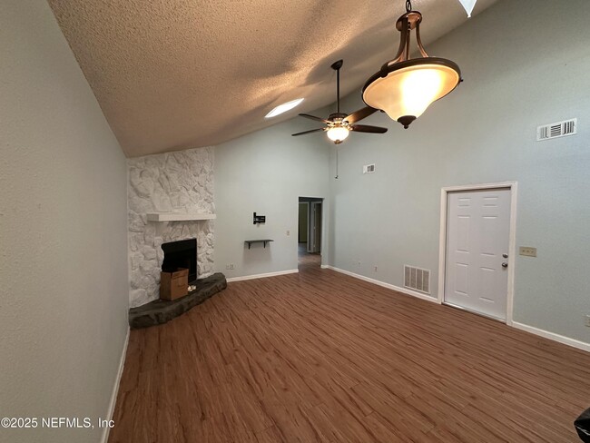 Building Photo - 1855 Alberta Ct N