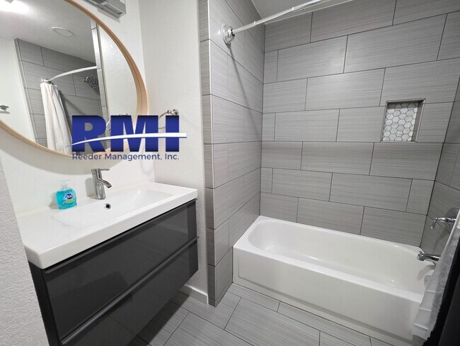 Building Photo - Updated Condo-with a Loft area!!  WATER/SEWER & TRASH INCLUDED!!!!!