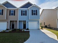 Building Photo - Beautiful 3 bedroom, 2.5 bath townhome - Holly Ridge - Rent discount!