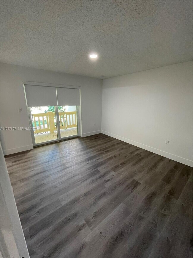 Building Photo - 8427 SW 137th Ave