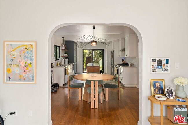 Building Photo - 1414 S Curson Ave