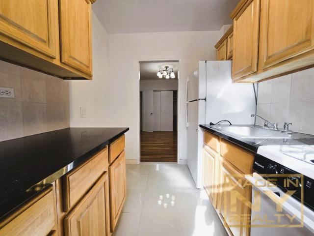 Building Photo - 2 bedroom in REGO PARK NY 11374