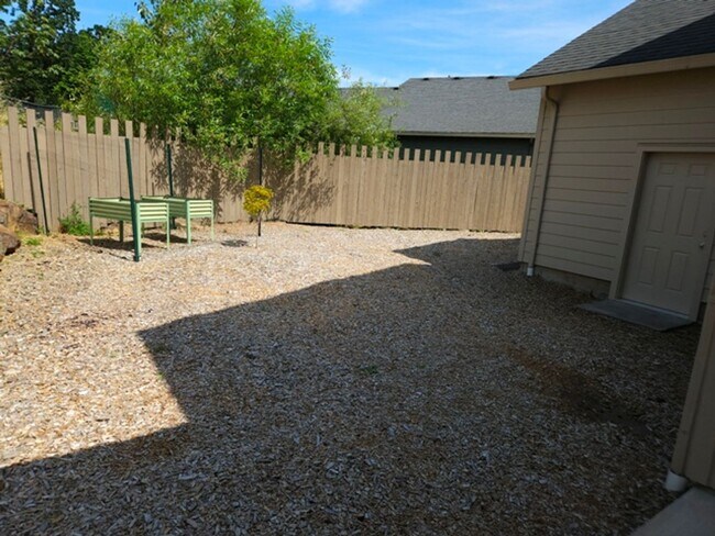 Building Photo - 4Bd/2.5Ba Two Story House - Available to View!