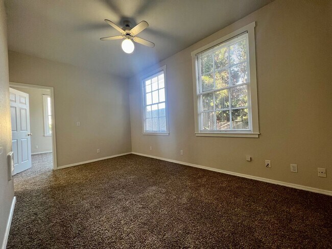 Building Photo - HAR70