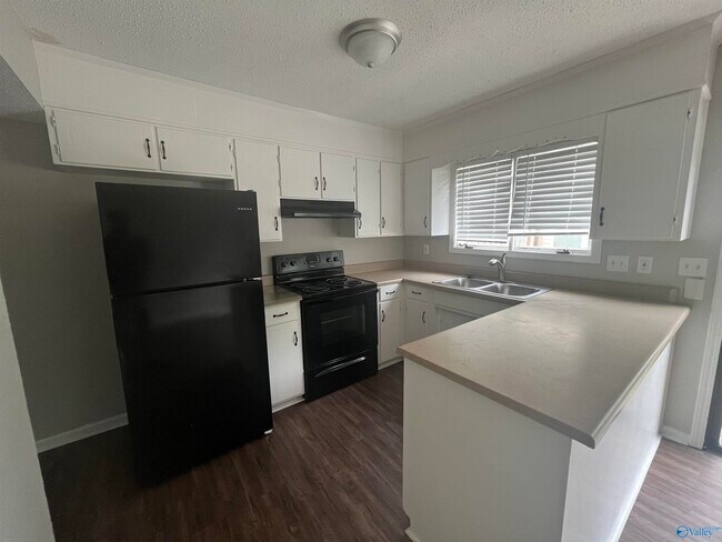 Building Photo - 9007 Mahogany Row SE