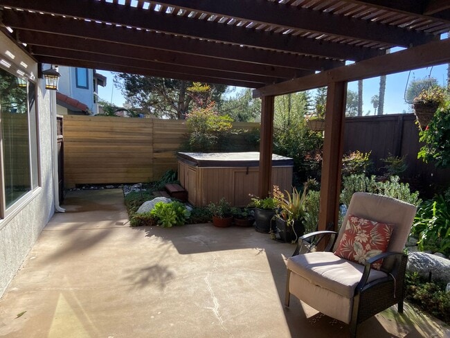 Building Photo - Lovely 3 Bedroom, 2.5 Bath Town Home in Encinitas Summerhill Community!