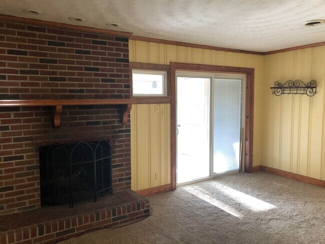 Building Photo - Charming Ranch Style Home! "ASK ABOUT OUR ...