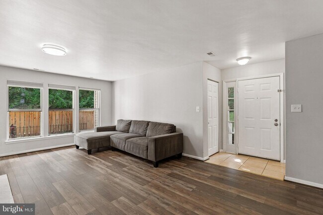 Building Photo - 13212 Meander Cove Dr