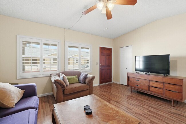 Building Photo - 2929 E Broadway Rd