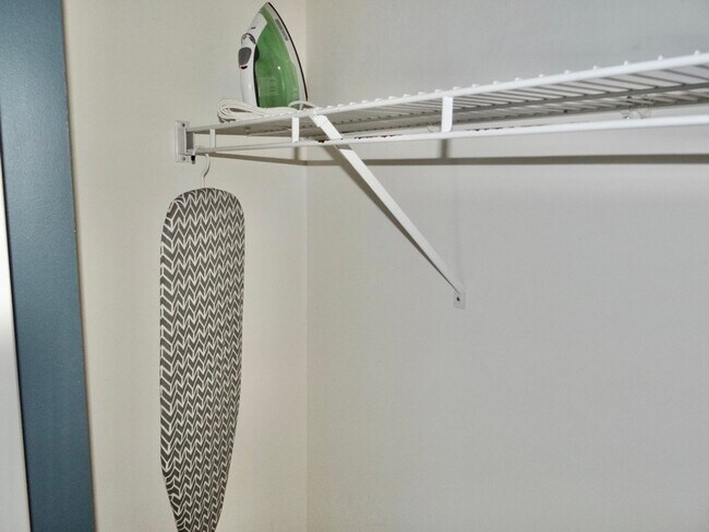 Building Photo - Seasonal Rental Available 11/25/24-4/30/25 Wifi/Cable/Water/Electric Included