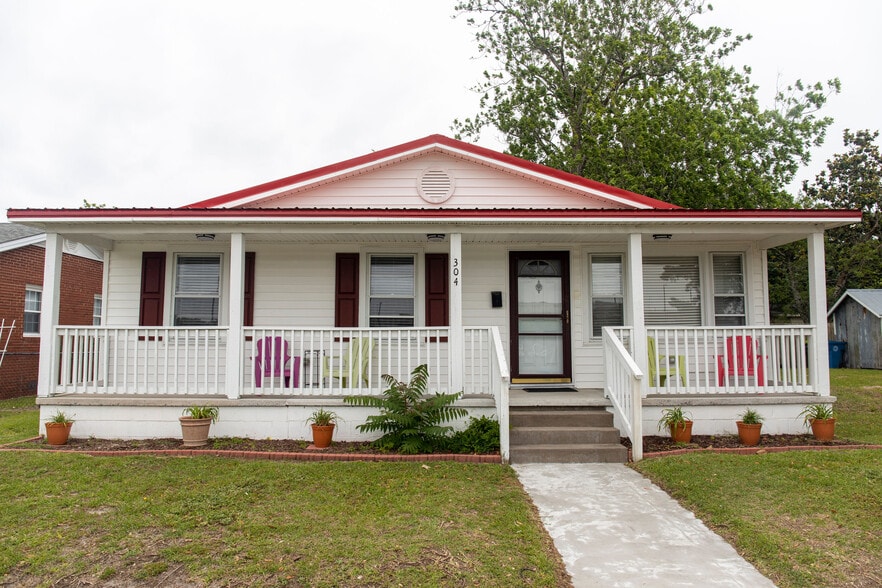 Building Photo - 304 N 11th St