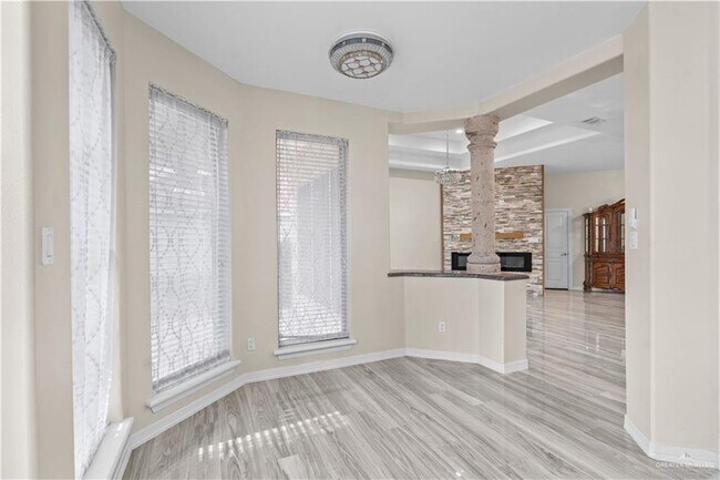 Building Photo - 27 Los Lagos Dr