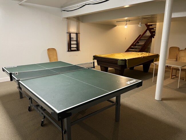 Building Photo - 1168 S Foothill Dr