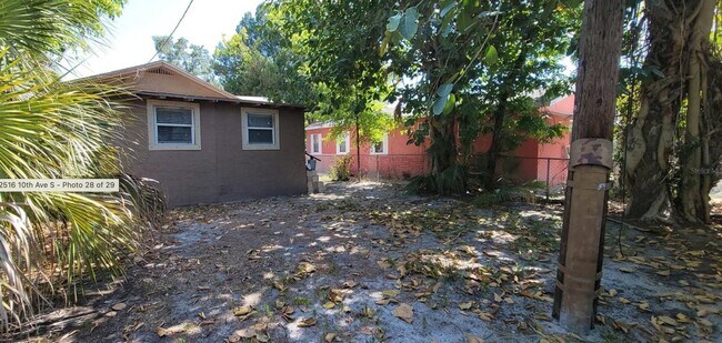 Building Photo - 2516 10th Ave S