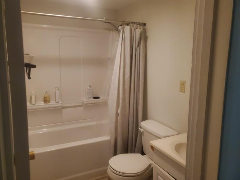 Building Photo - 67 Lafountain St